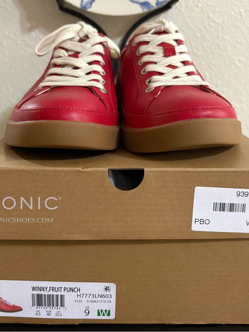 Vionic Winny Size 9 Wide Red Leather Sneakers, New w/ Box - Picture 2 of 9